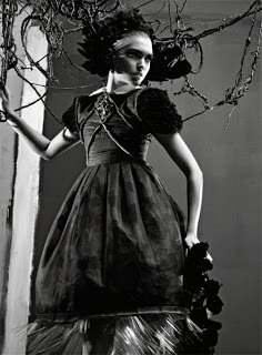 Chic_Gothic_Glam_-_Vogue_Italia_September_2011_14-500x677